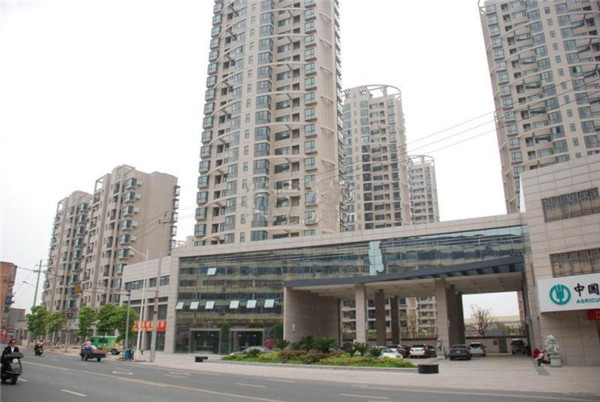 南昌市青云明珠小區(qū)面積18萬方（小區(qū)），2017年榮獲南昌市示范小區(qū)榮